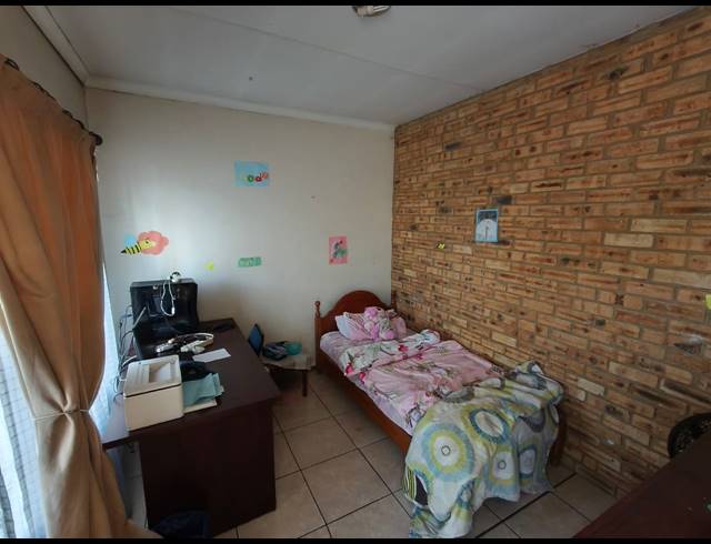 4 BEDROOM HOUSE FOR SALE IN OOS EINDE